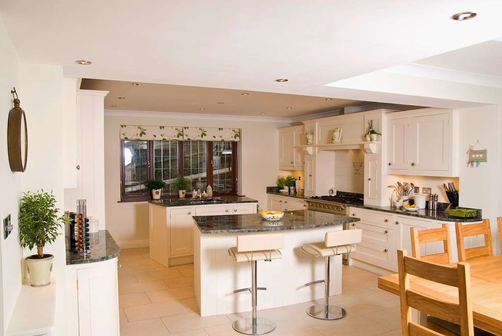 Evergreen Kitchens | Priory Farm, Edgehill Barn, Unit 3, Sandy Lane, Nutfield RH1 4EJ, UK | Phone: 01737 821112