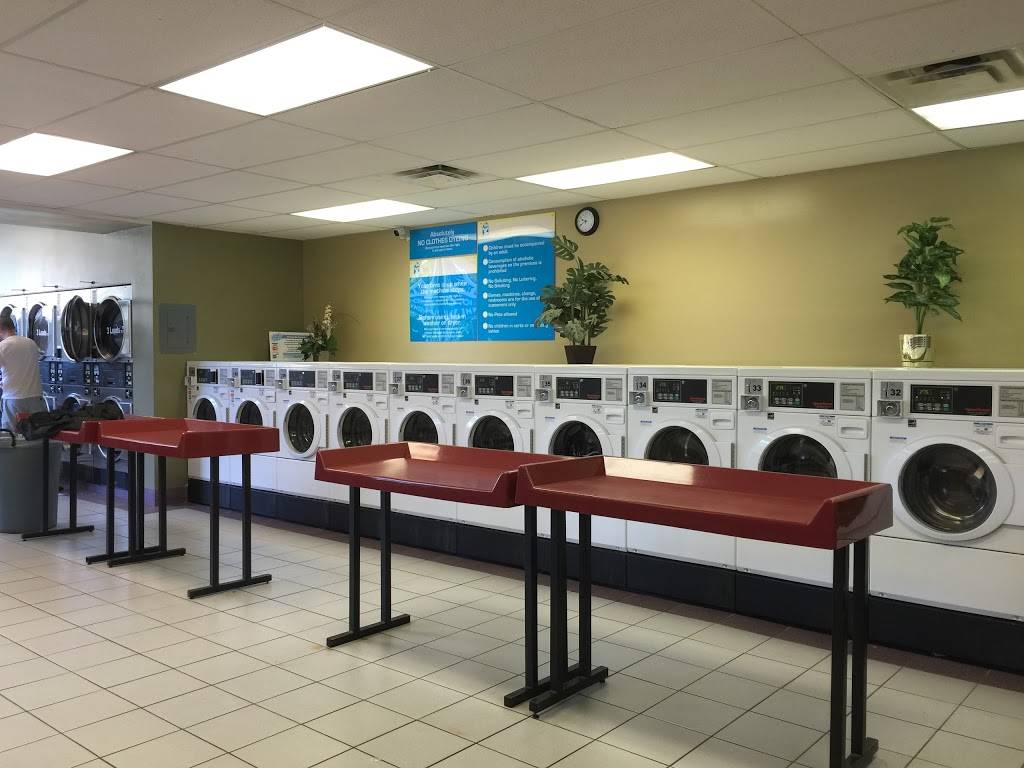 Giant Wash Coin Laundry | 2325 Lyndale Ave S, Minneapolis, MN 55405, USA | Phone: (612) 834-5436