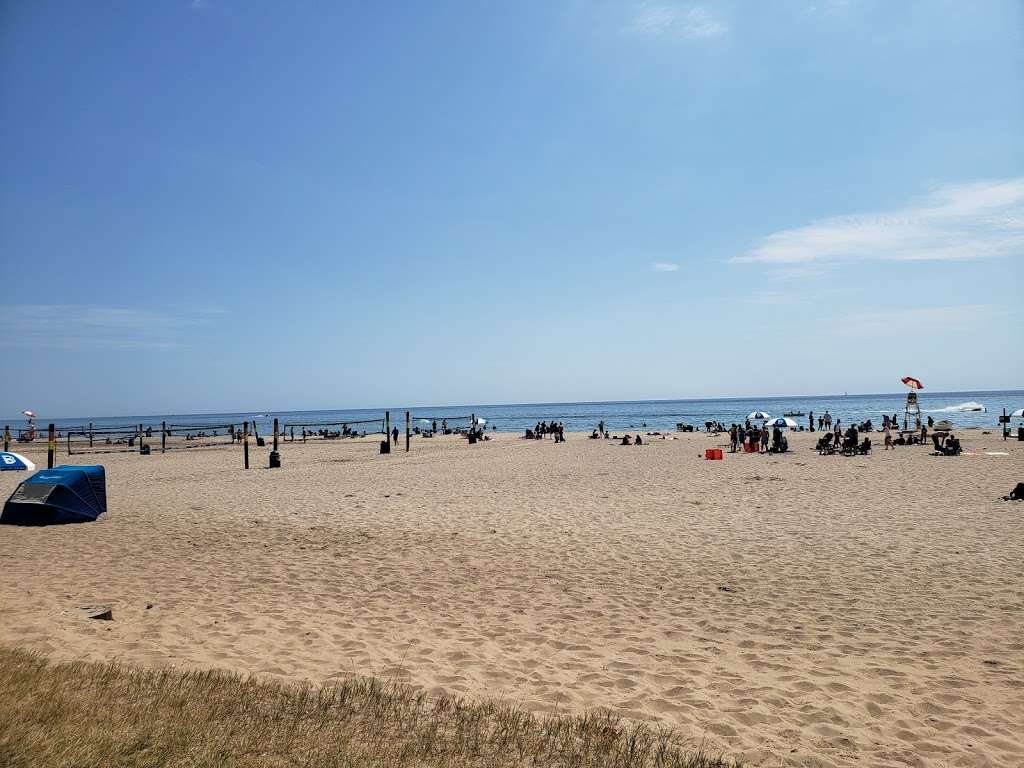 Bradford Beach | 2400 N Lincoln Memorial Dr, Milwaukee, WI 53211, USA | Phone: (414) 257-7275