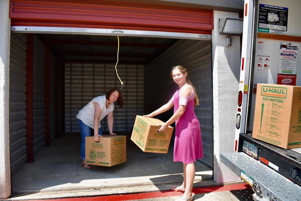 U-Haul Moving & Storage at Collins & Green | 2729 N Collins St, Arlington, TX 76006, USA | Phone: (817) 461-1080