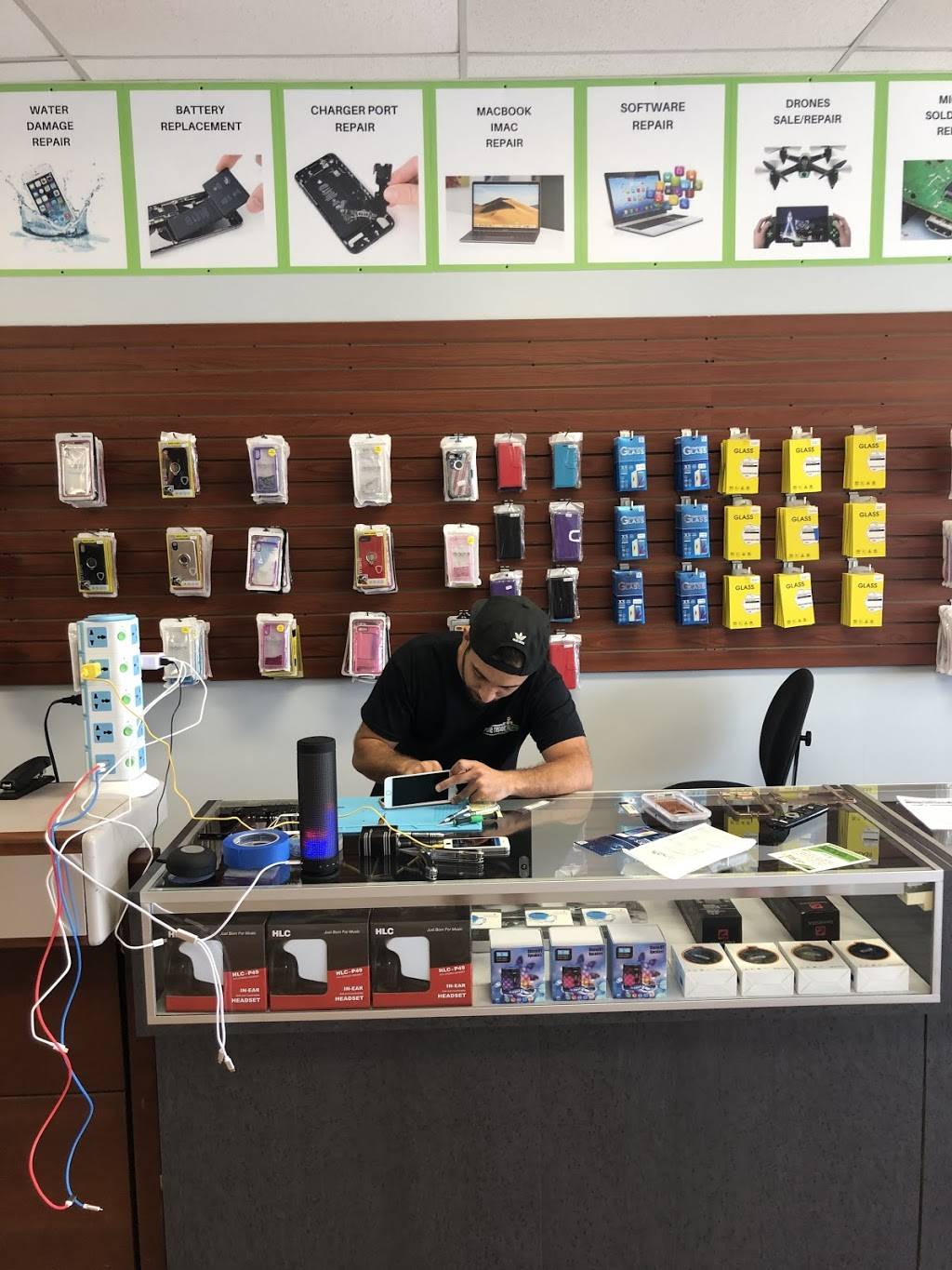 Phone Repair Guy Virginia Beach | 1940 Laskin Rd #312, Virginia Beach, VA 23454, USA | Phone: (757) 933-3838