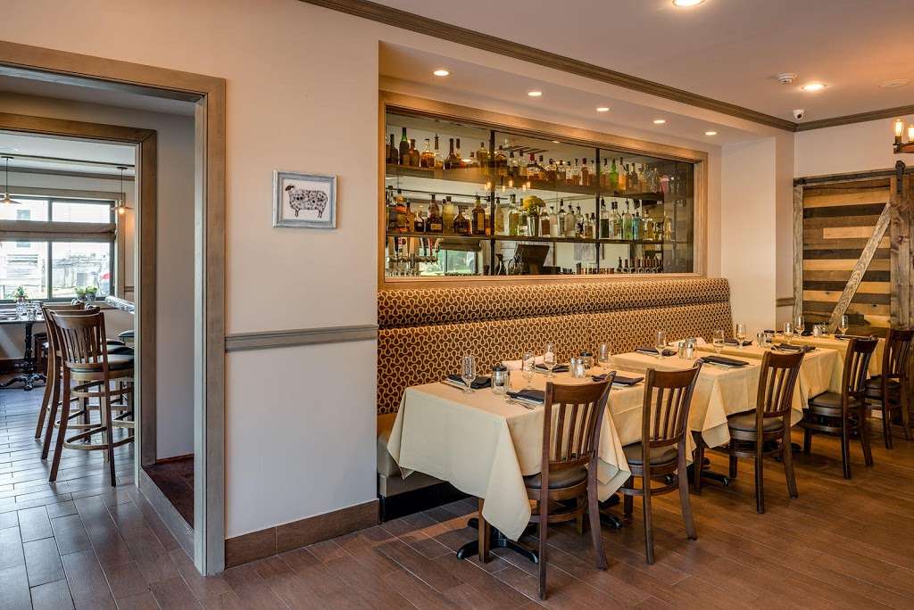 Barn Door Restaurant | 37 Ethan Allen Hwy, Ridgefield, CT 06877, USA | Phone: (203) 493-5038