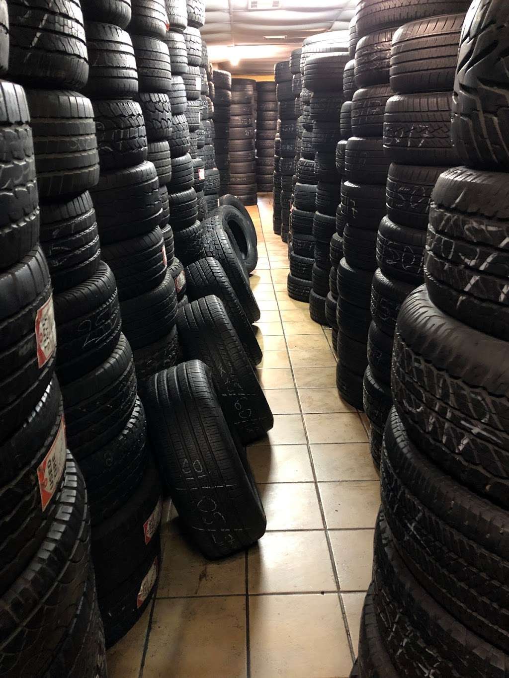 Pancho Tires Shop | 106 Edgebrook Dr, Houston, TX 77034, USA | Phone: (713) 944-0475