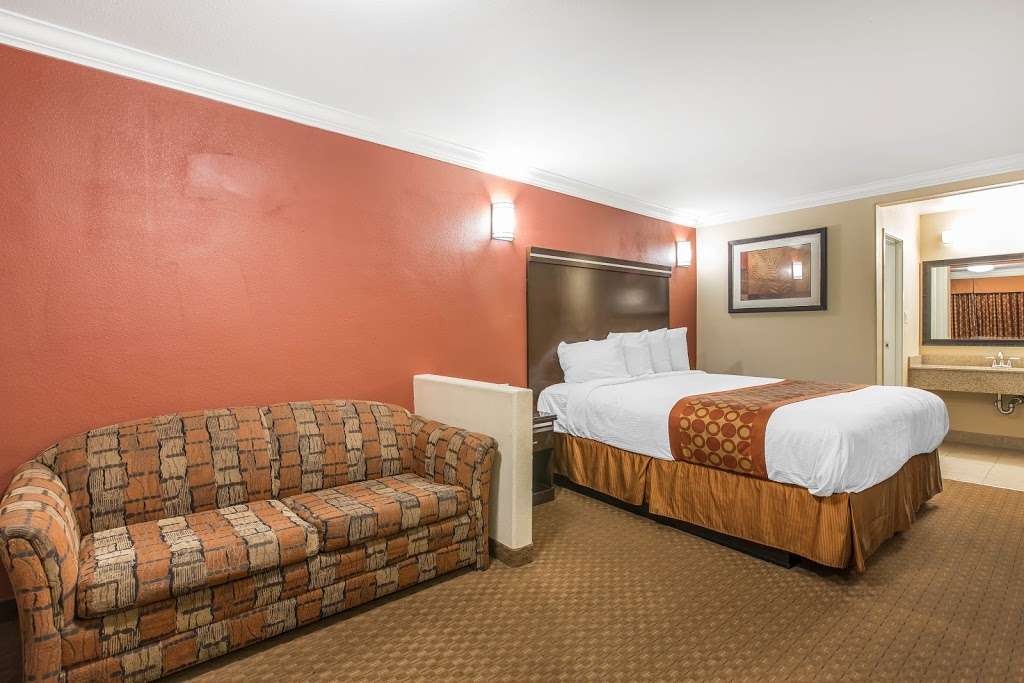 Rodeway Inn & Suites | 1701 W 6th St, Corona, CA 92882, USA | Phone: (951) 735-5500