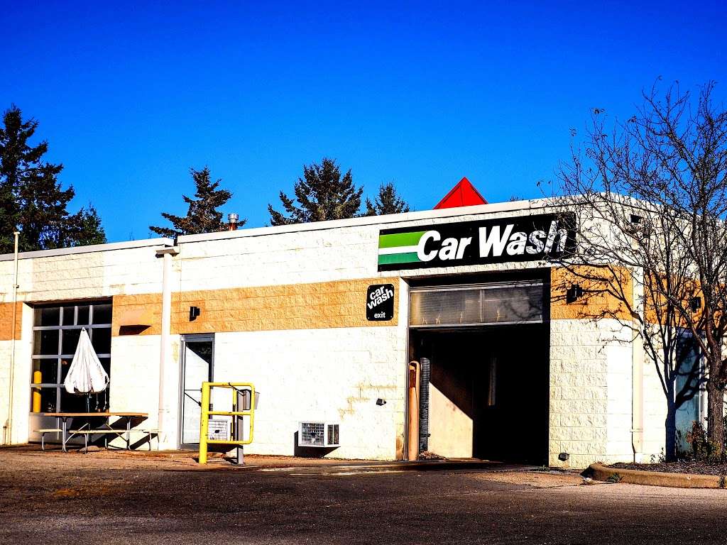 Waterford Junction Lube N Go and Car Wash | 813 Fox Ln, Waterford, WI 53185, USA | Phone: (262) 534-4303