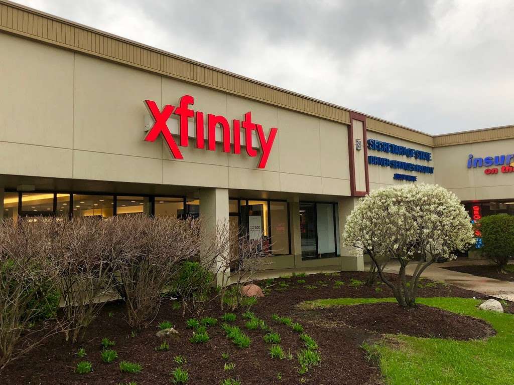 Xfinity Store by Comcast | 1229 E Golf Rd, Schaumburg, IL 60173, USA | Phone: (800) 934-6489