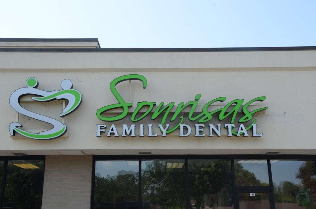 Sonrisas Family Dental | 3220 N National Rd, Columbus, IN 47201, USA | Phone: (812) 376-4054