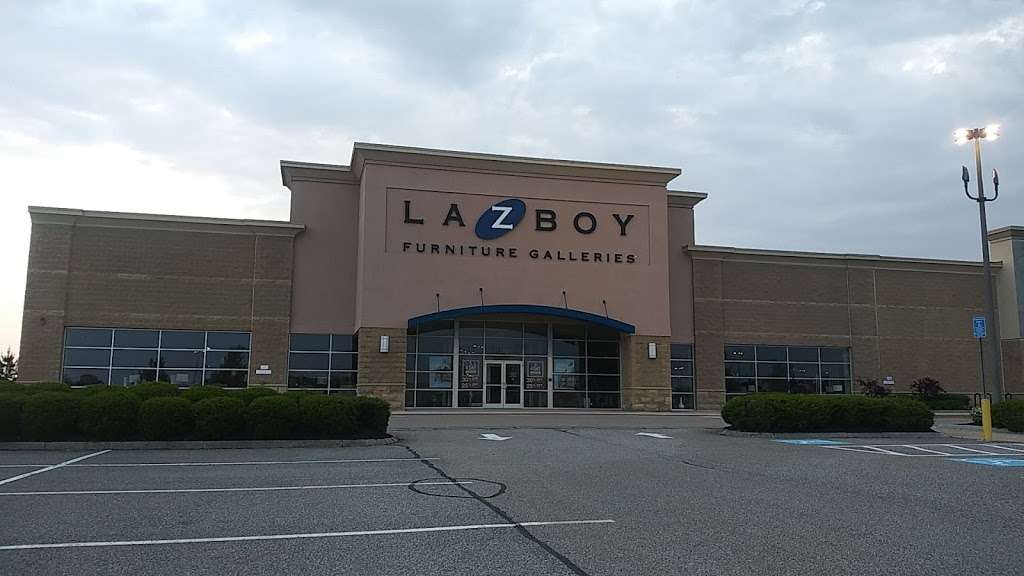 La-Z-Boy Furniture Galleries | 238 Colony Pl, Plymouth, MA 02360, USA | Phone: (508) 732-0093