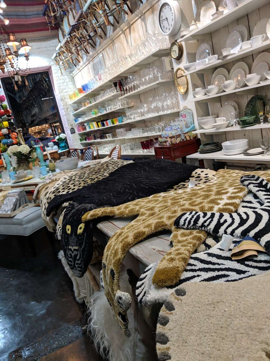 American Rag Cie | 150 South La Brea Ave, Los Angeles, CA 90036, USA | Phone: (323) 935-3154