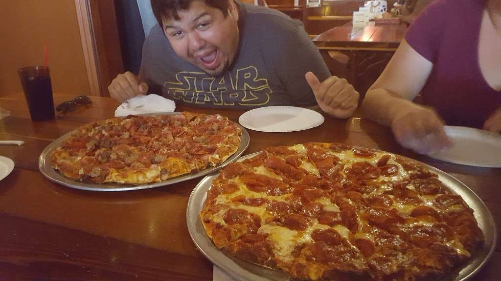 Me-n-Eds Pizza Parlor | 4115 Paramount Blvd, Lakewood, CA 90712, USA | Phone: (562) 421-8908