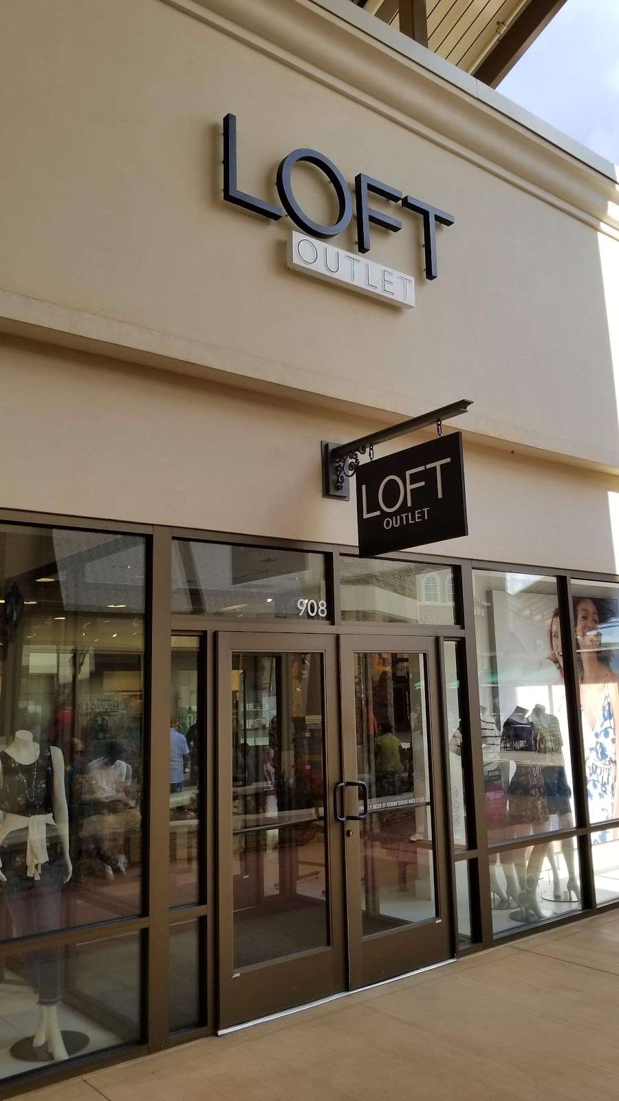 LOFT Outlet | 5512 New Fashion Way, Charlotte, NC 28278 | Phone: (704) 583-5694