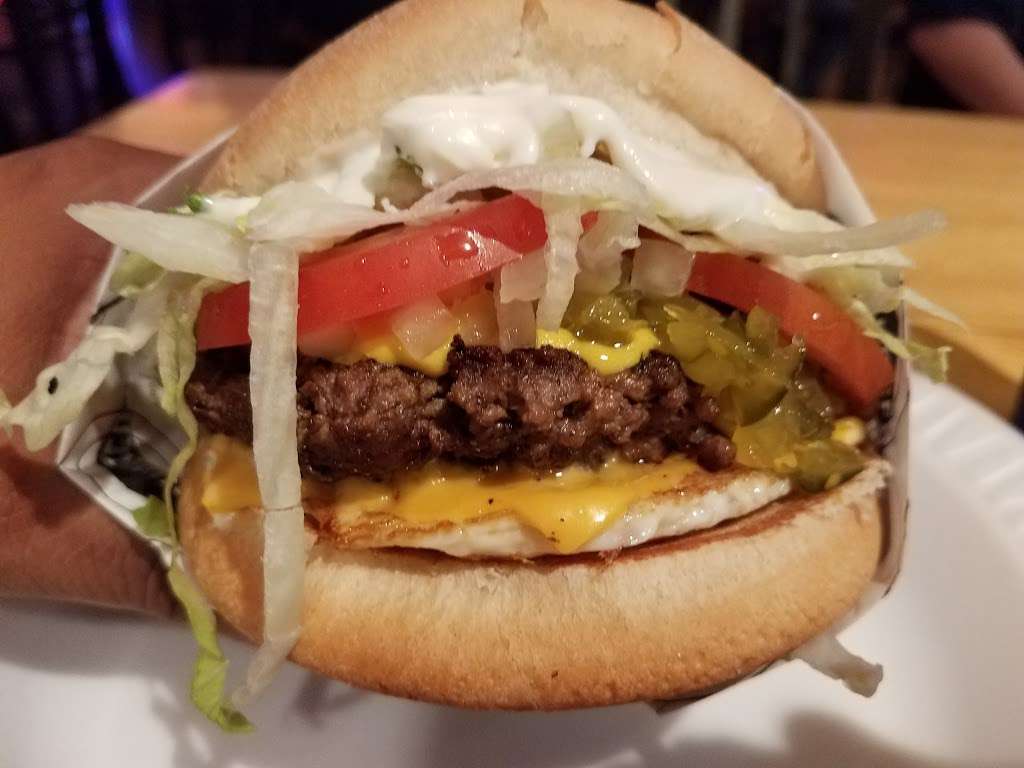 Fatburger | 5040 Wild Horse Pass Blvd, Chandler, AZ 85226, USA | Phone: (800) 946-4452