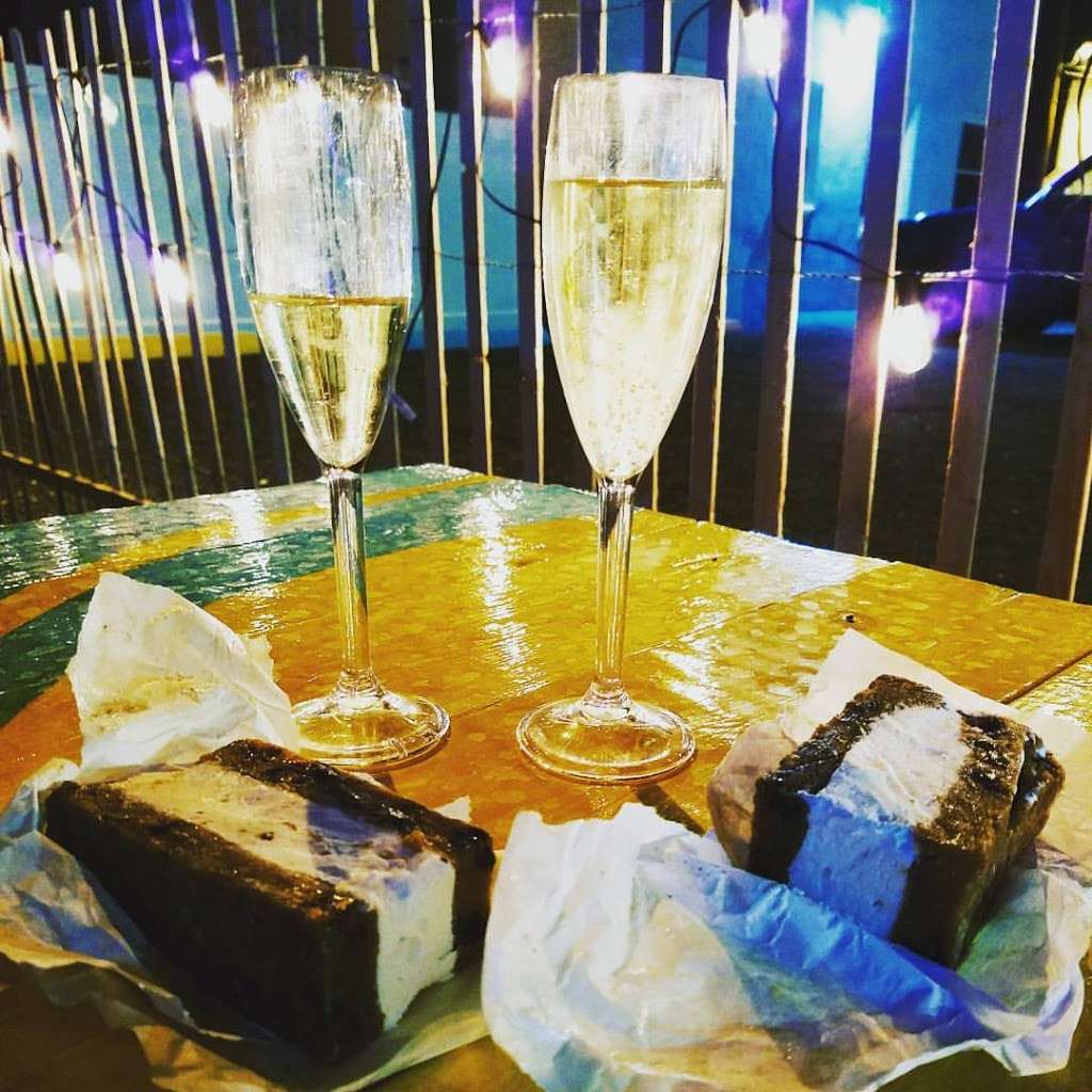 The WooHoo | 211 S Bay Ave, Beach Haven, NJ 08008, USA | Phone: (609) 492-5433