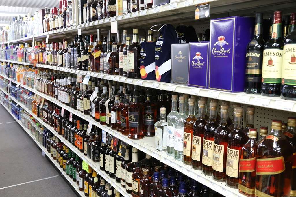 Berthoud Hometown Liquor | 425 Meadowlark Dr, Berthoud, CO 80513, USA | Phone: (970) 532-2698