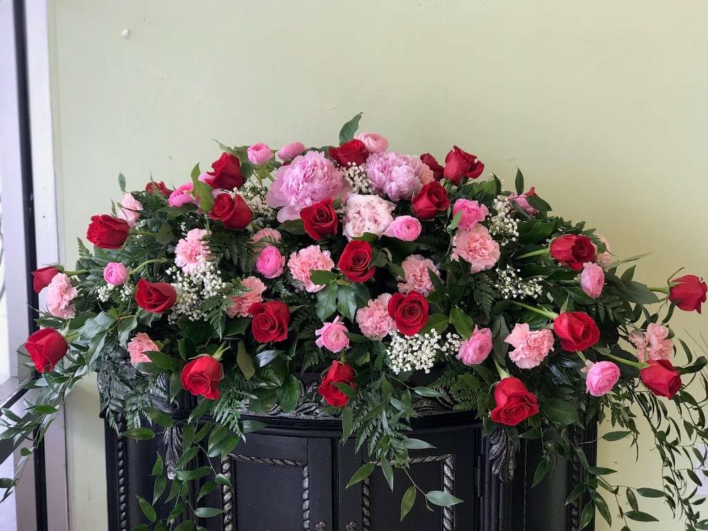 Deltona Stetson Flowers / Simply Roses Florist | 2051 Saxon Blvd, Deltona, FL 32725, USA | Phone: (386) 532-8880