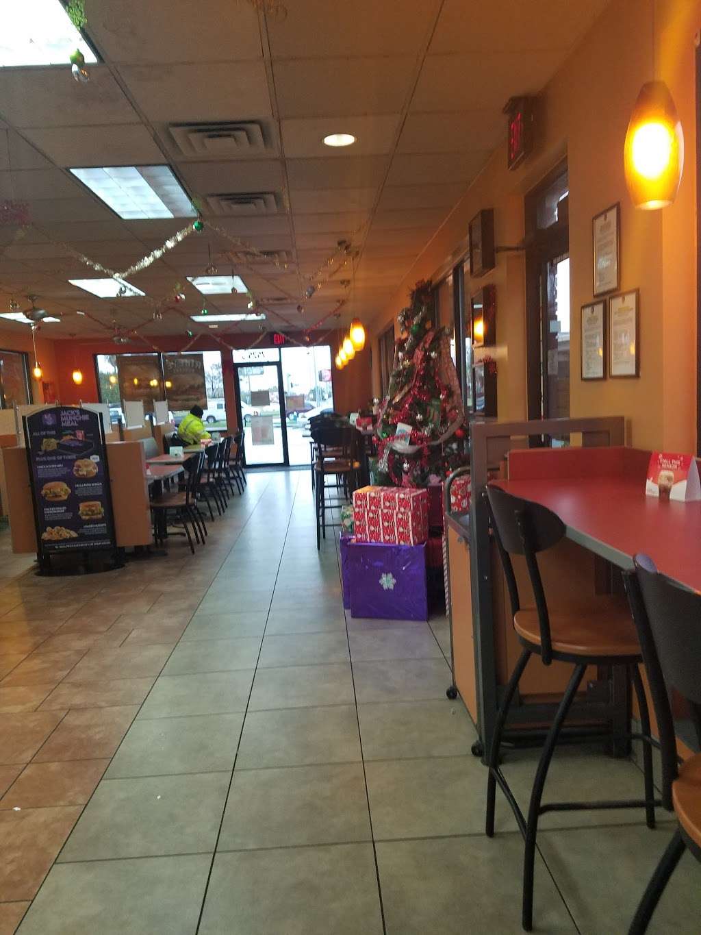 Jack in the Box | 7525 East Fwy, Houston, TX 77020, USA | Phone: (713) 673-7525