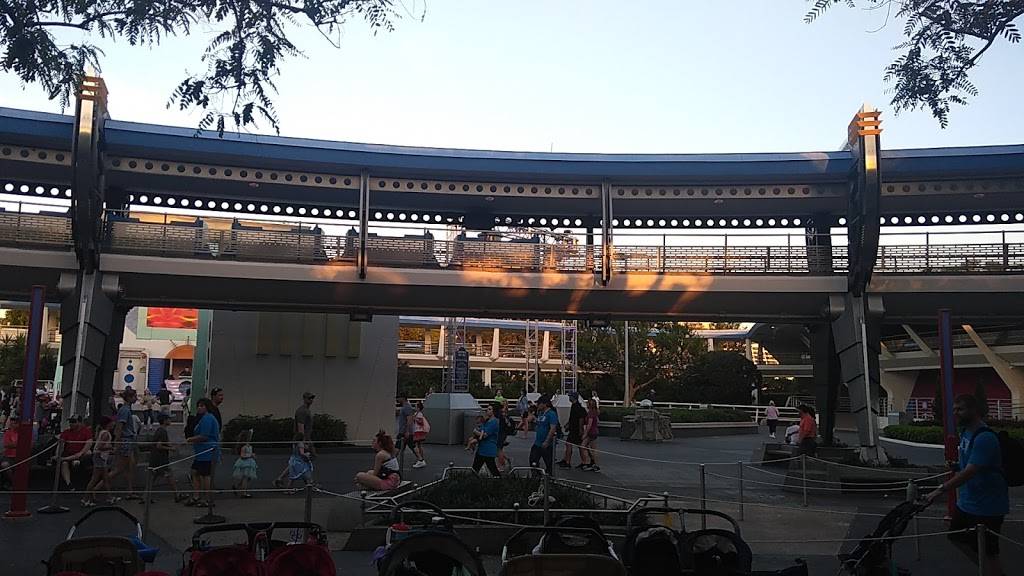 The Lunching Pad | 1180 Seven Seas Drive, Orlando, FL 32836, USA | Phone: (407) 939-3463