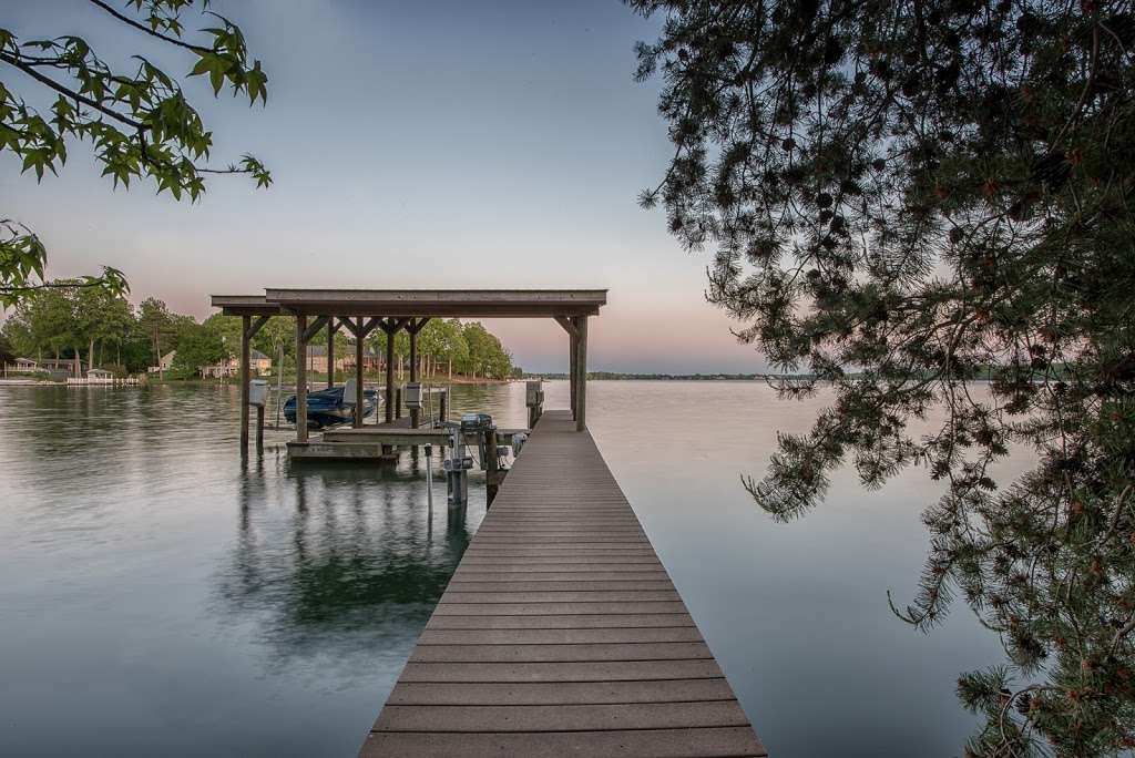 Lake Norman Getaway Vacation Home | 395 Barber Loop, Mooresville, NC 28117, USA | Phone: (704) 924-0510