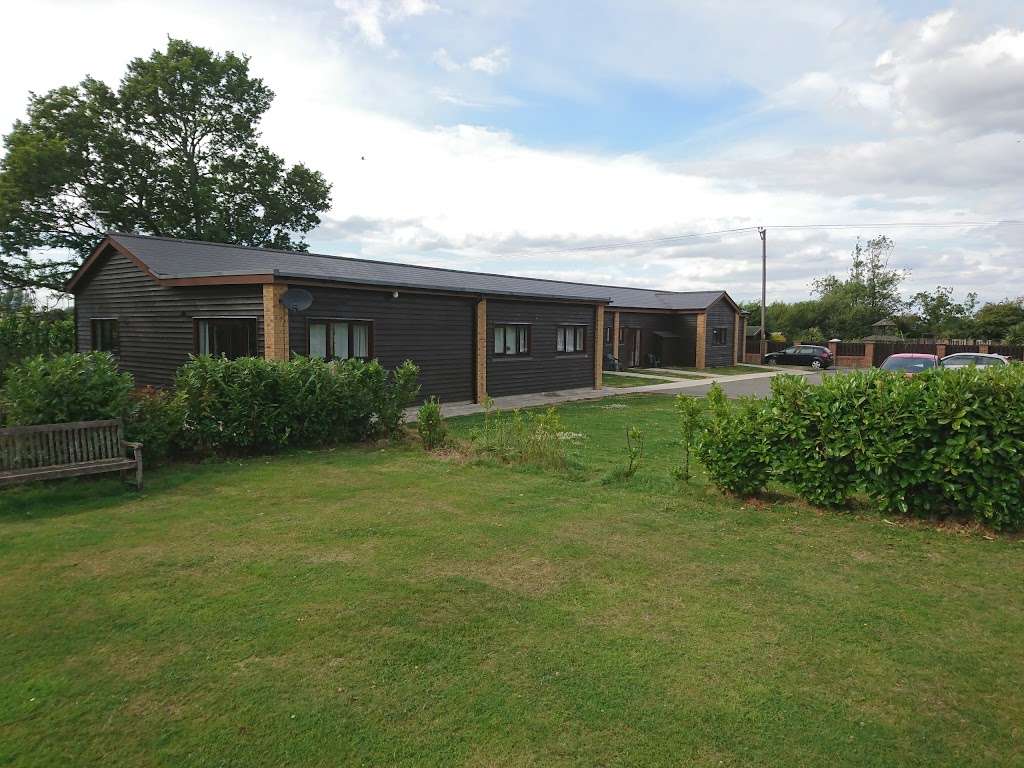 Lakeside Apartments Pittlands Fishery | Lakeside Apartments, Pittlands, churn lane, horsmonden, Kent, Horsmonden, Brenchley TN12 8HL, UK | Phone: 01892 723143