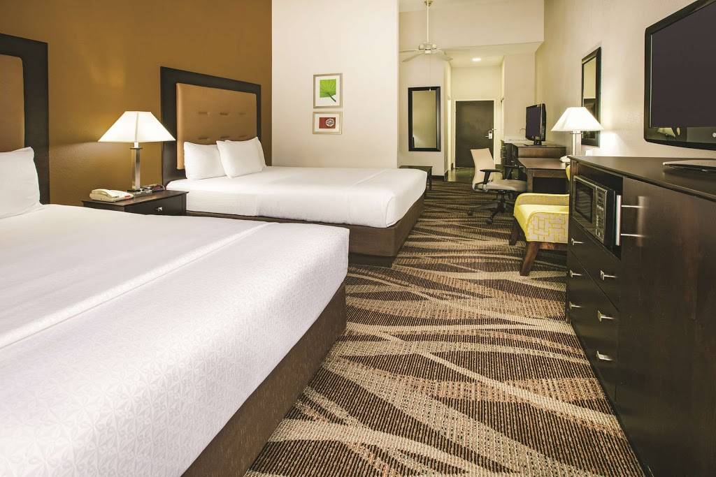 La Quinta Inn & Suites by Wyndham Dallas - Las Colinas | 4225 N MacArthur Blvd, Irving, TX 75038, USA | Phone: (972) 261-4900