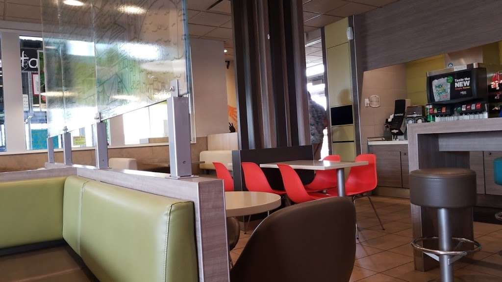 McDonalds | 450 S Merrifield Rd, Dallas, TX 75211, USA | Phone: (214) 330-0327