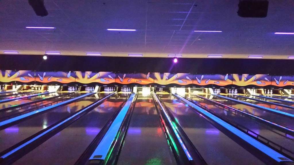 Bowlero Riverside | 10781 Indiana Ave, Riverside, CA 92503, USA | Phone: (951) 353-2695