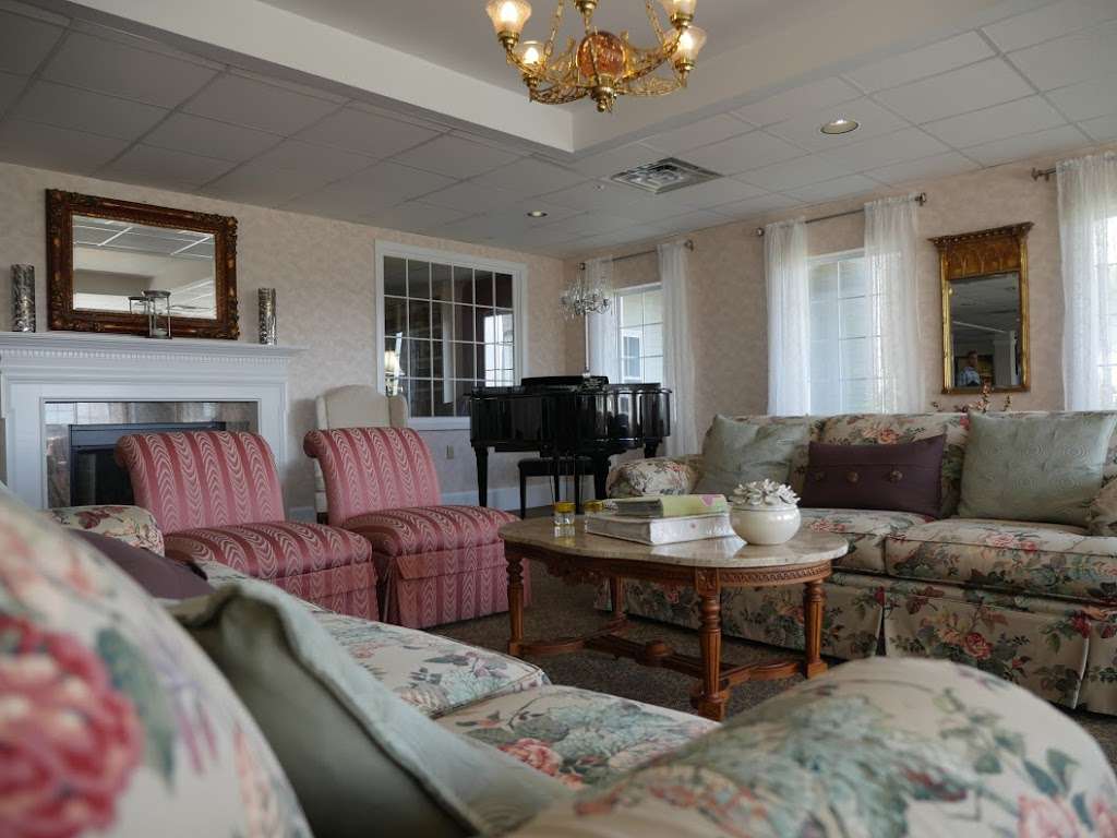 The Village at Waterman Lake | 715 Putnam Pike, Greenville, RI 02828, USA | Phone: (401) 949-1333