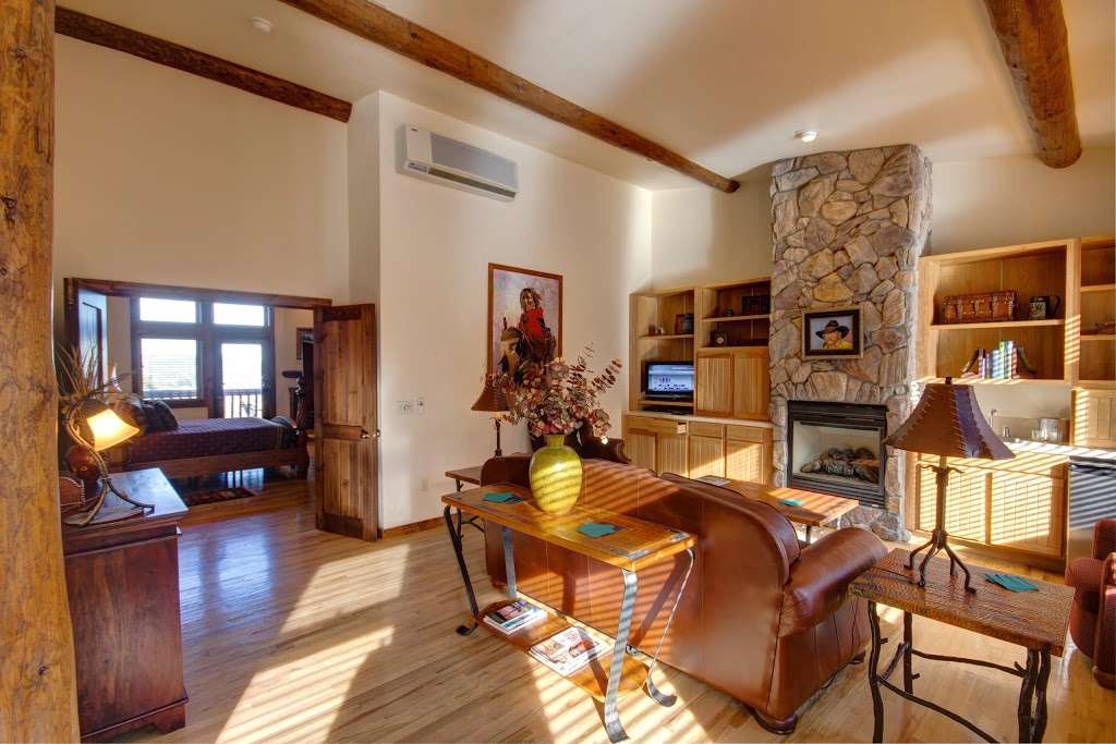 Taharaa Mountain Lodge | 3110 S St Vrain Ave, Estes Park, CO 80517, USA | Phone: (970) 577-0098