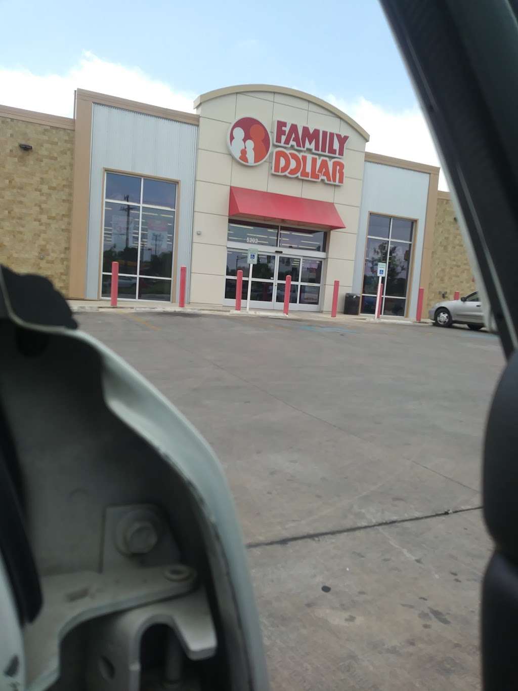 Family Dollar | 5202 Eisenhauer Rd, San Antonio, TX 78218, USA | Phone: (210) 390-1040