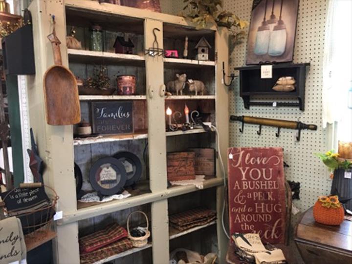 Countryside Village Gifts | 1540 N Division St, Braidwood, IL 60408, USA | Phone: (815) 458-2191