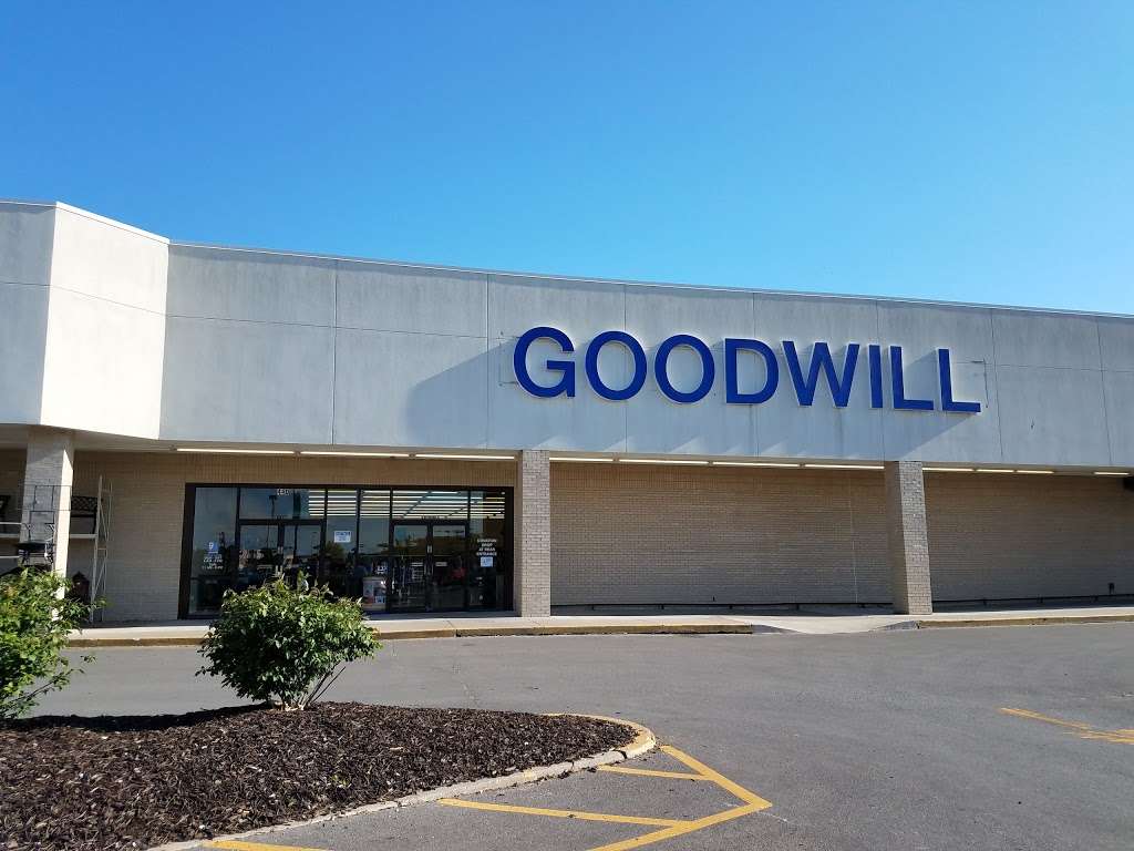 Goodwill Lee's Summit - 440 SW Ward Rd, Lee's Summit, MO 64081