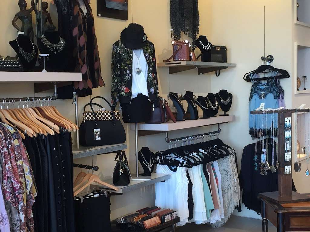 NADYAS CLOSET | 1555 Simi Town Center Way, Simi Valley, CA 93065, USA | Phone: (805) 578-3505