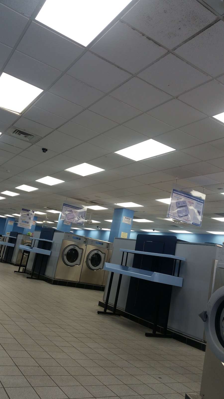 SKK Coin Laundry | 4900 Park Heights Ave, Baltimore, MD 21215, USA | Phone: (410) 601-0171