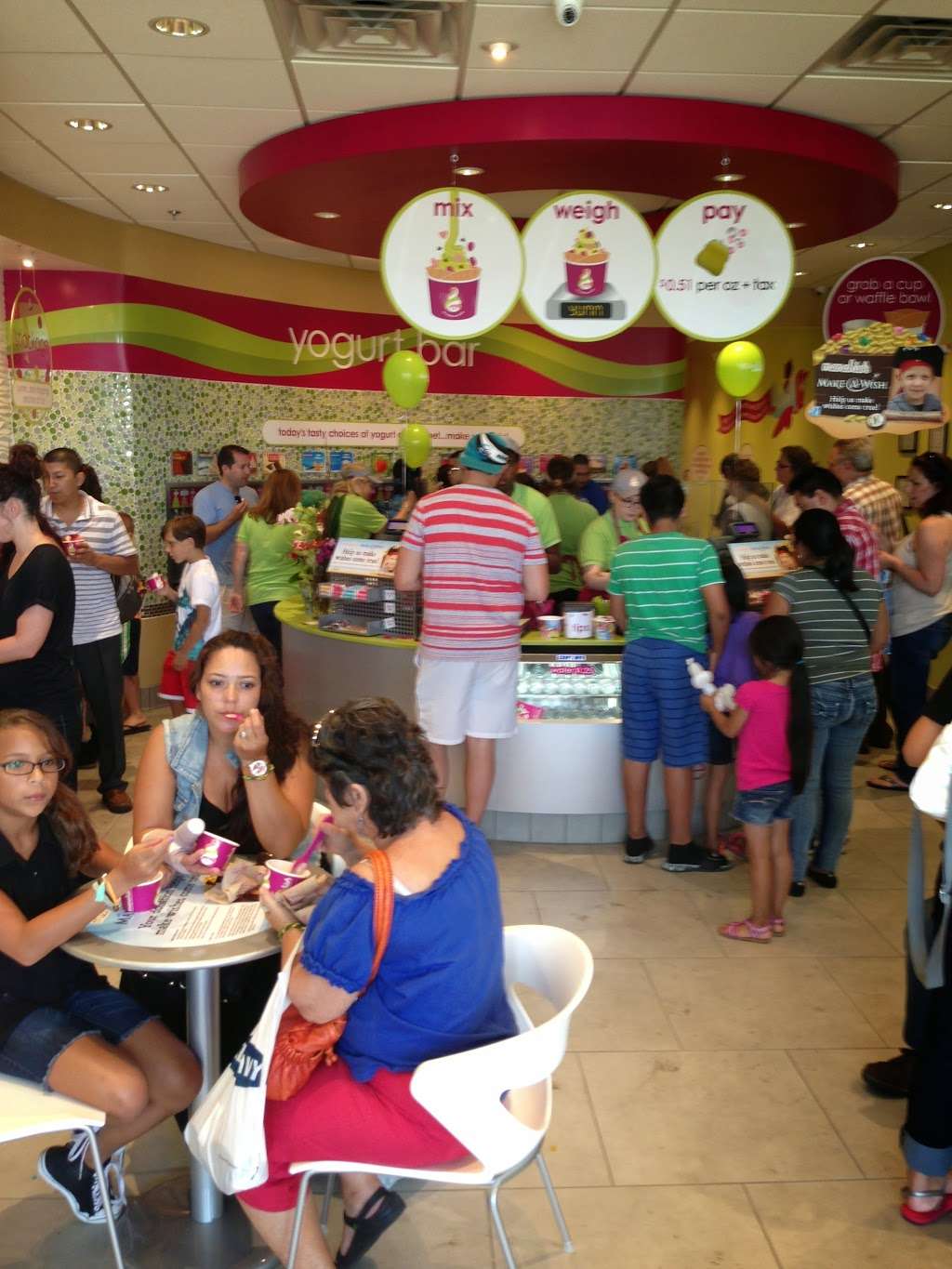 Menchies Frozen Yogurt | 1730 W Fullerton Ave Ste 28, Chicago, IL 60614, USA | Phone: (773) 525-7006