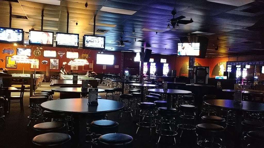 Gators Sports Bar And Grill | 21041 Bear Valley Rd, Apple Valley, CA 92308, USA | Phone: (760) 961-7200
