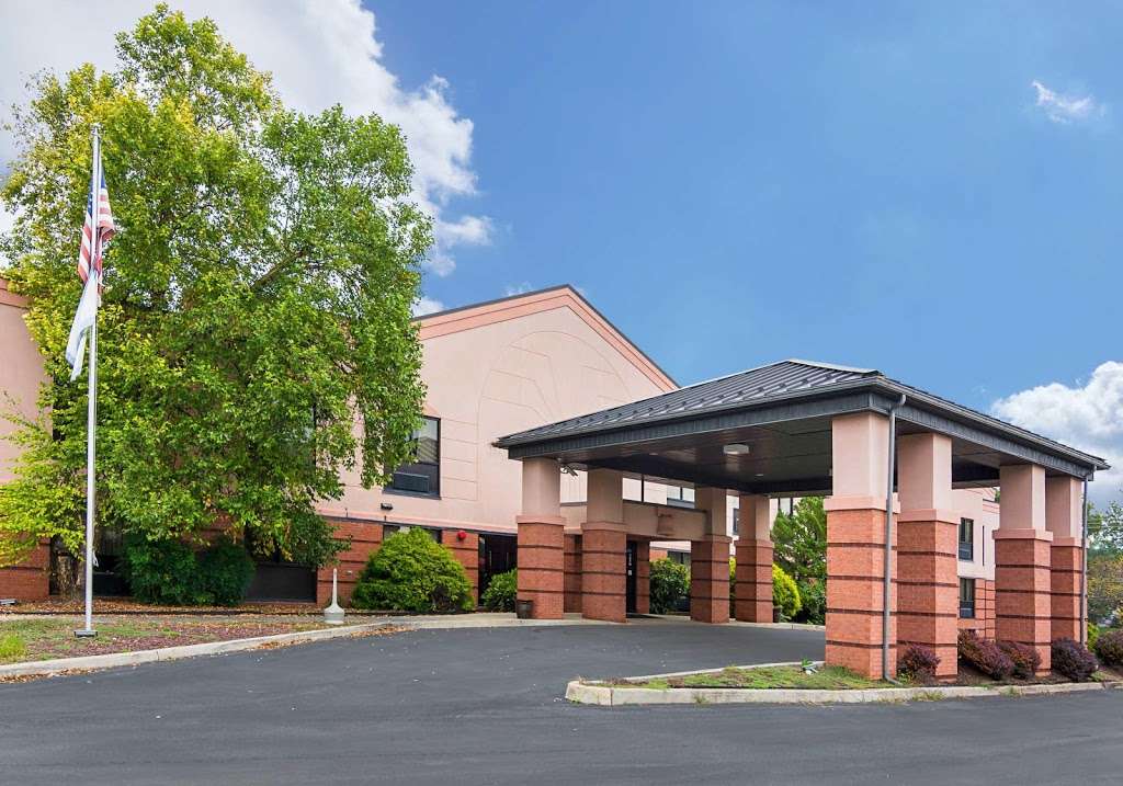 Quality Inn & Suites Kearneysville - Martinsburg | 1937 Short Rd, Kearneysville, WV 25430, USA | Phone: (304) 263-8888