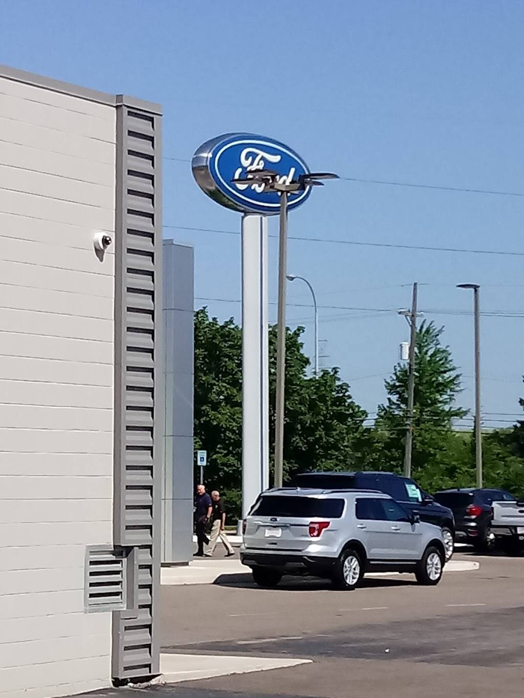 Quick Lane at Crest Ford Flat Rock | 22675 Gibraltar Rd, Flat Rock, MI 48134, USA | Phone: (734) 984-1400