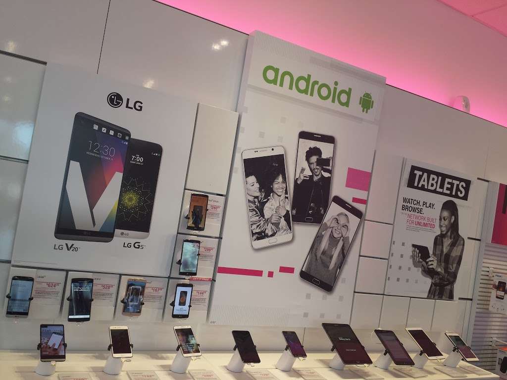 T-Mobile | 15707 Coit Rd Suite A, Dallas, TX 75248, USA | Phone: (972) 788-2425