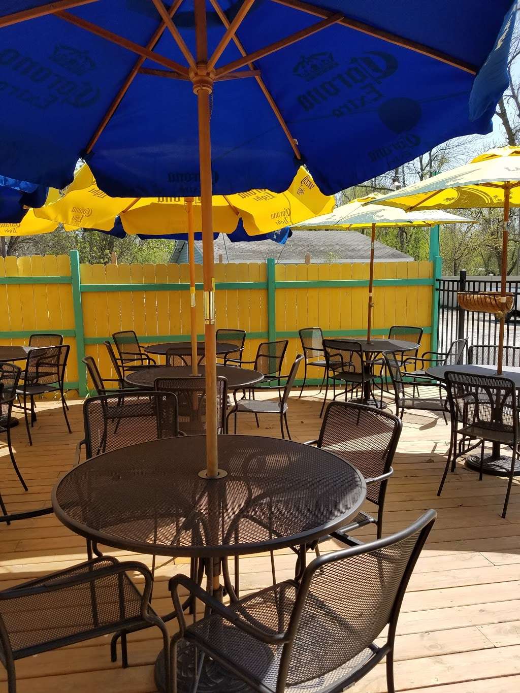Sand Bar and Island Grill | 9580, 3101 E Lake Shore Dr, Twin Lakes, WI 53181 | Phone: (262) 877-9500