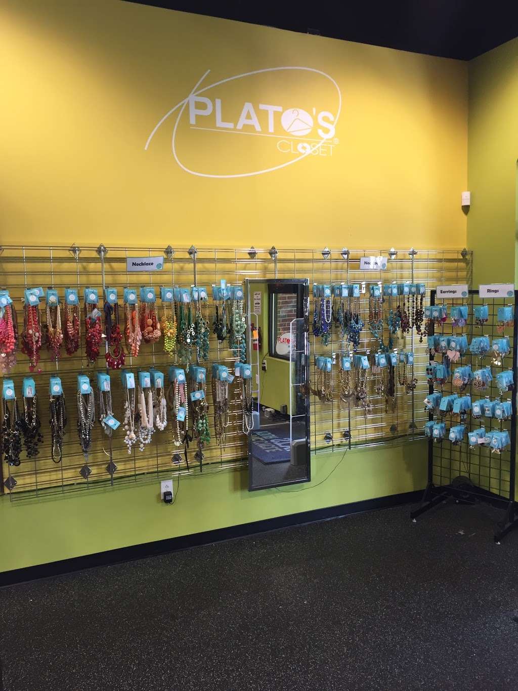 Platos Closet - Pineville, NC | 9101 Pineville-Matthews Rd, Pineville, NC 28134, USA | Phone: (704) 817-9099