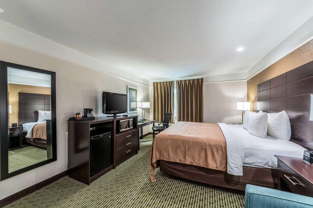 Quality Inn & Suites Seaworld North | 9522 Brimhall Road, San Antonio, TX 78254, USA | Phone: (210) 775-5468