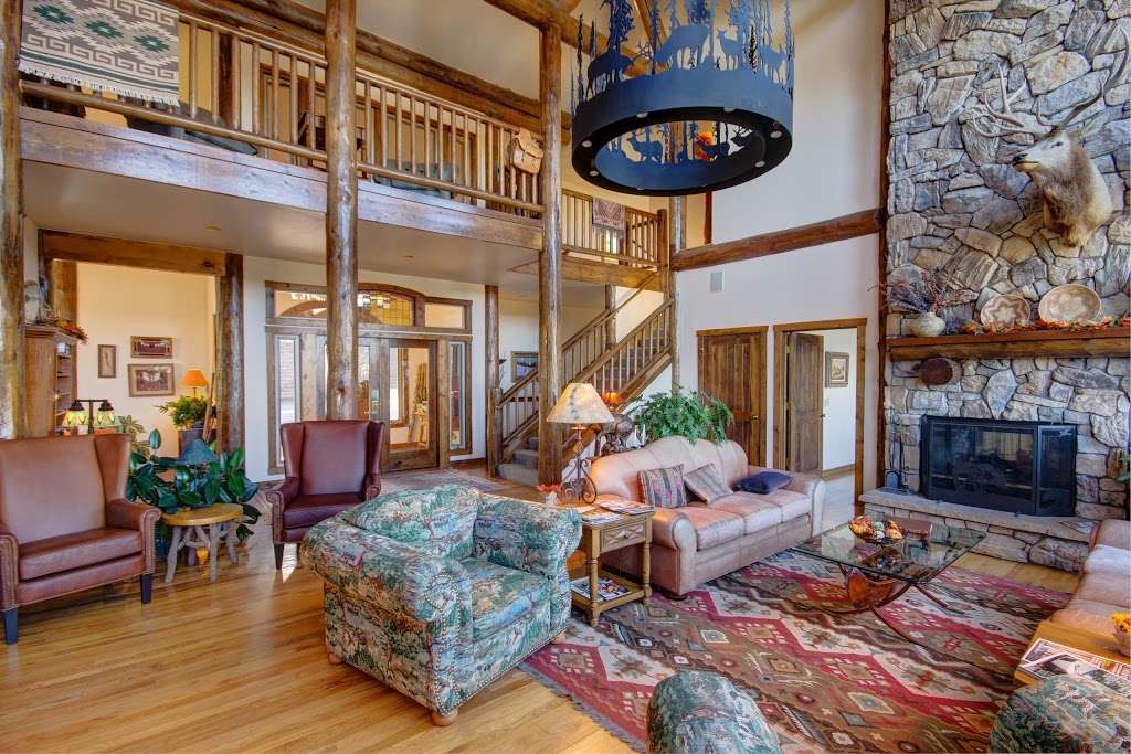 Taharaa Mountain Lodge | 3110 S St Vrain Ave, Estes Park, CO 80517, USA | Phone: (970) 577-0098