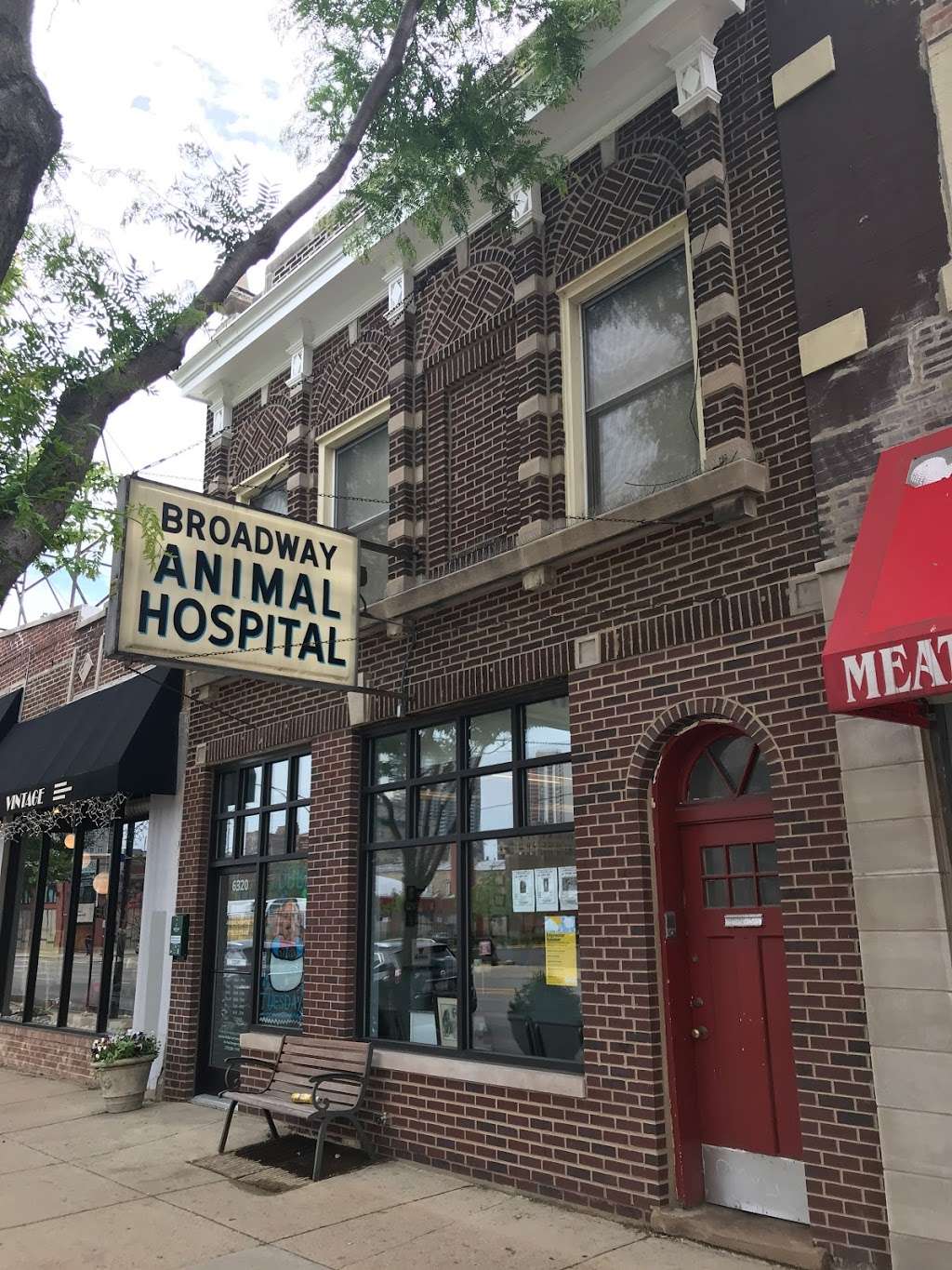 Broadway Animal Hospital | 6320 N Broadway, Chicago, IL 60660, USA | Phone: (773) 262-5445