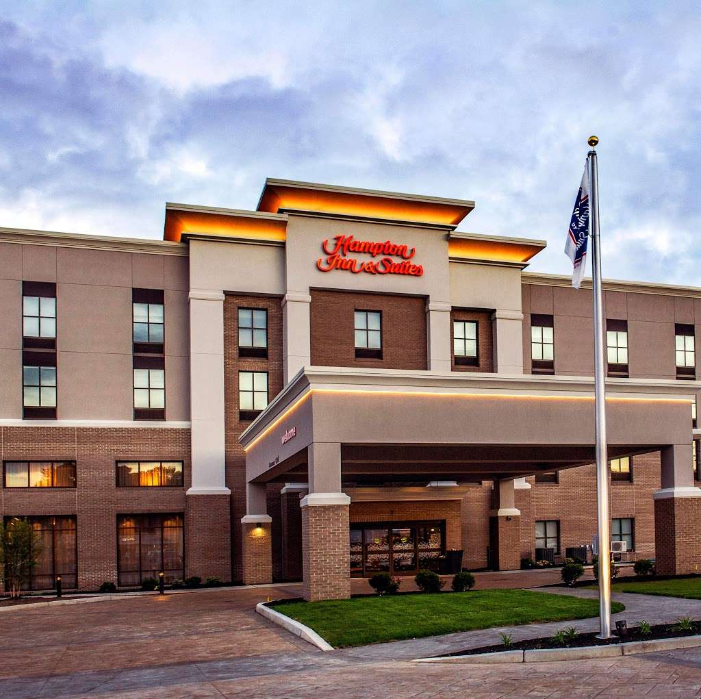 Hampton Inn & Suites Foxborough/Mansfield | 2 Foxborough Blvd, Foxborough, MA 02035, USA | Phone: (508) 623-2555