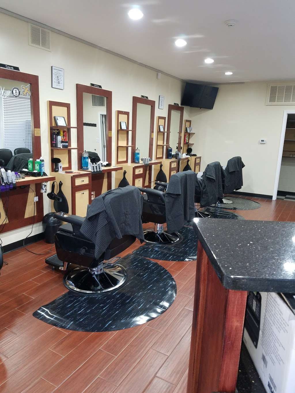 Junction Barbers | 900 Main St, Belford, NJ 07718 | Phone: (732) 787-9850