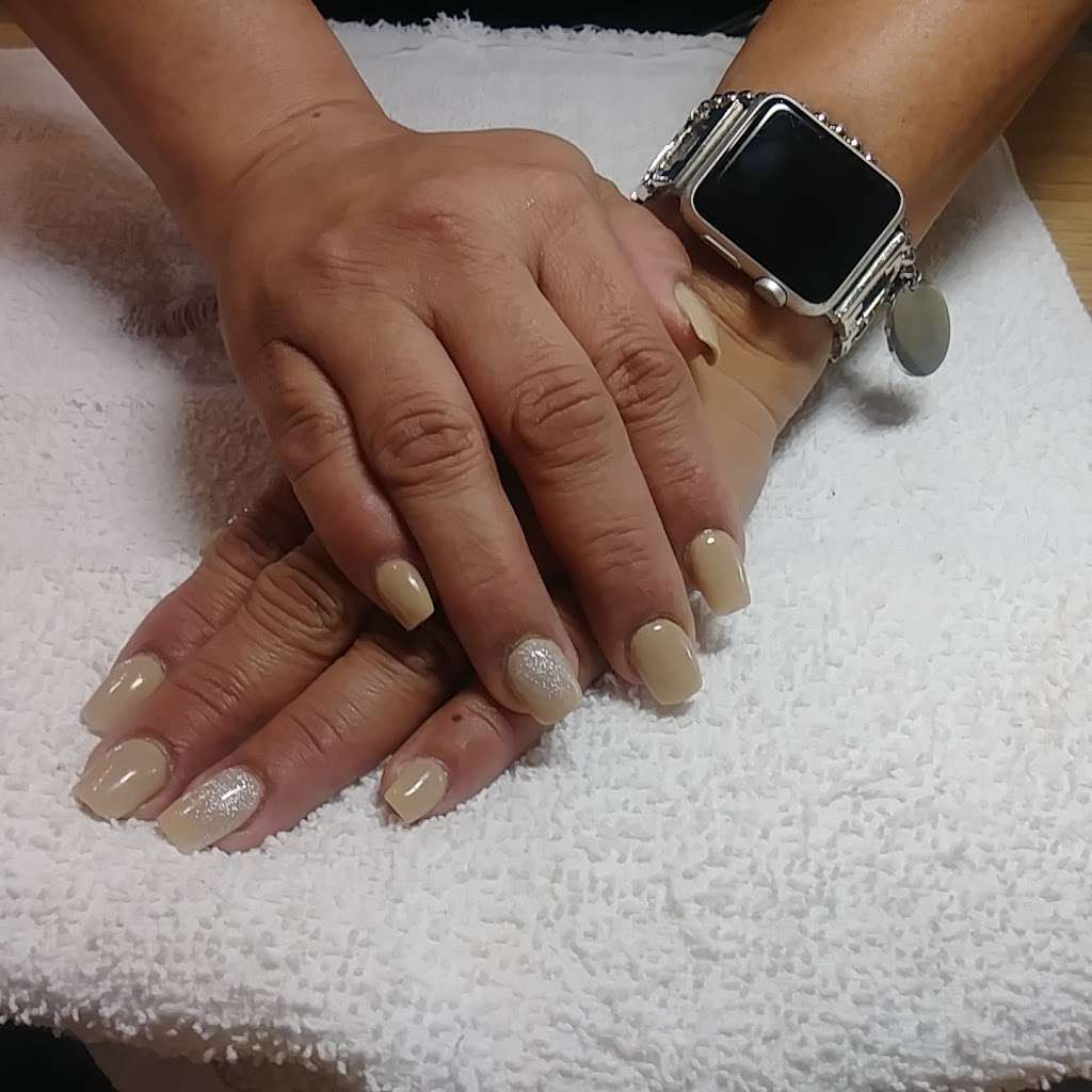 Donnas Hair Nails & Tanning | 19483 Somerset Rd, Somerset, TX 78069 | Phone: (830) 701-3311