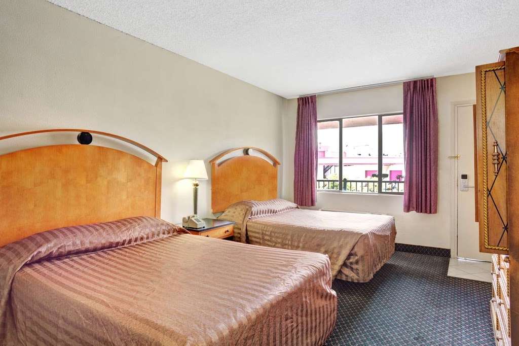 Travelodge by Wyndham Las Vegas | 2830 S Las Vegas Blvd, Las Vegas, NV 89109, USA | Phone: (702) 735-4222