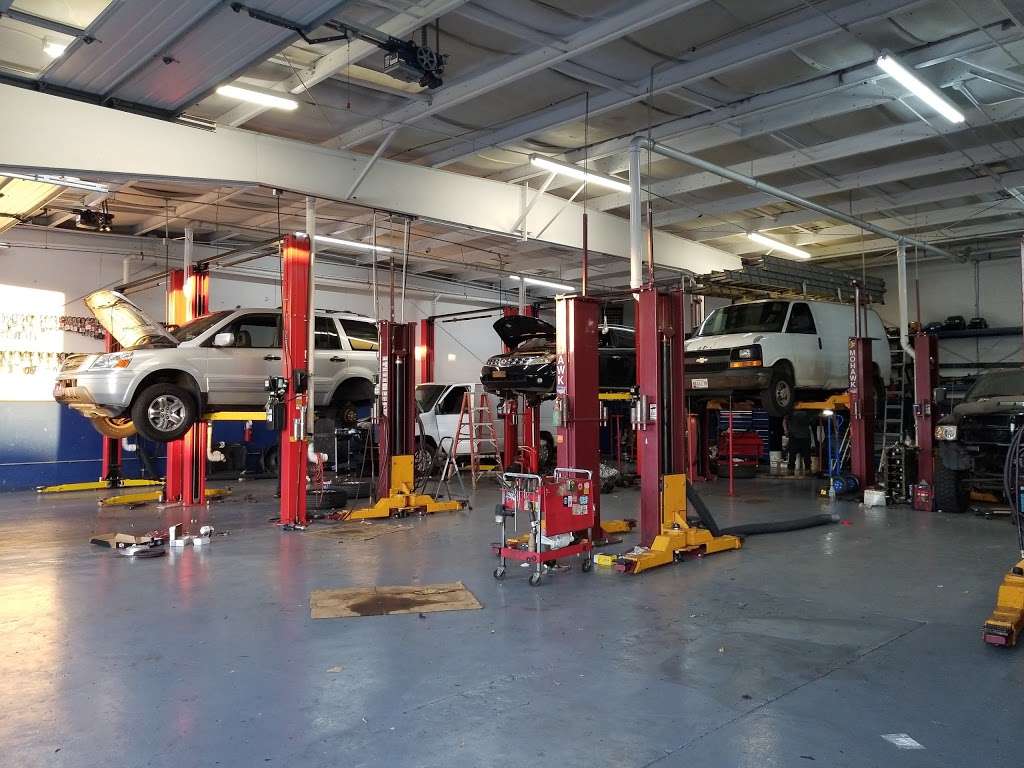 Robalinos Auto Center | 464 Mulberry St, Newark, NJ 07114, USA | Phone: (973) 810-3352