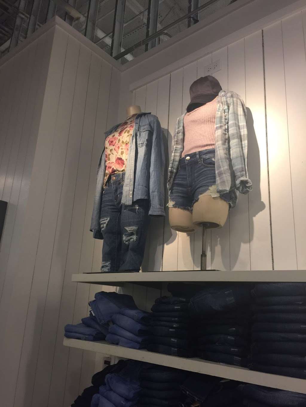 AEO Factory Store | PREMIUM OUTLETS, 601 Factory Stores Dr, Napa, CA 94558, USA | Phone: (707) 254-9102