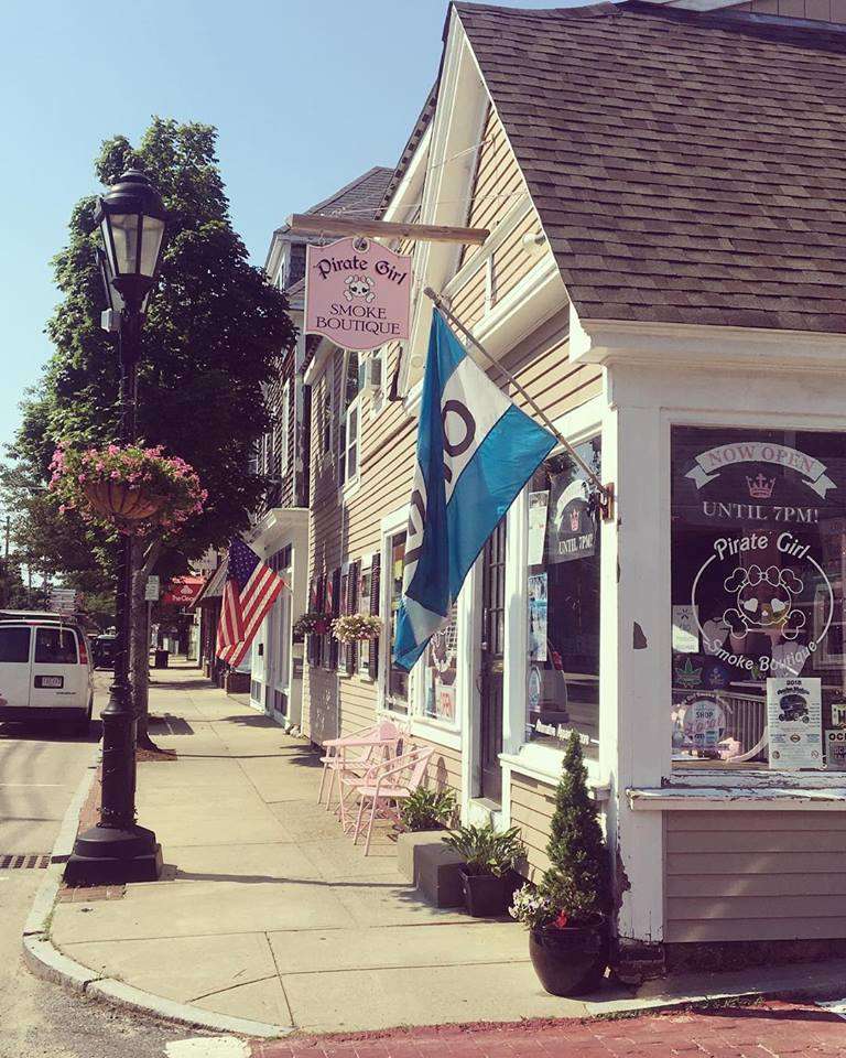 Pirate Girl Smoke Boutique | 297 Court St, Plymouth, MA 02360, USA | Phone: (508) 927-4557